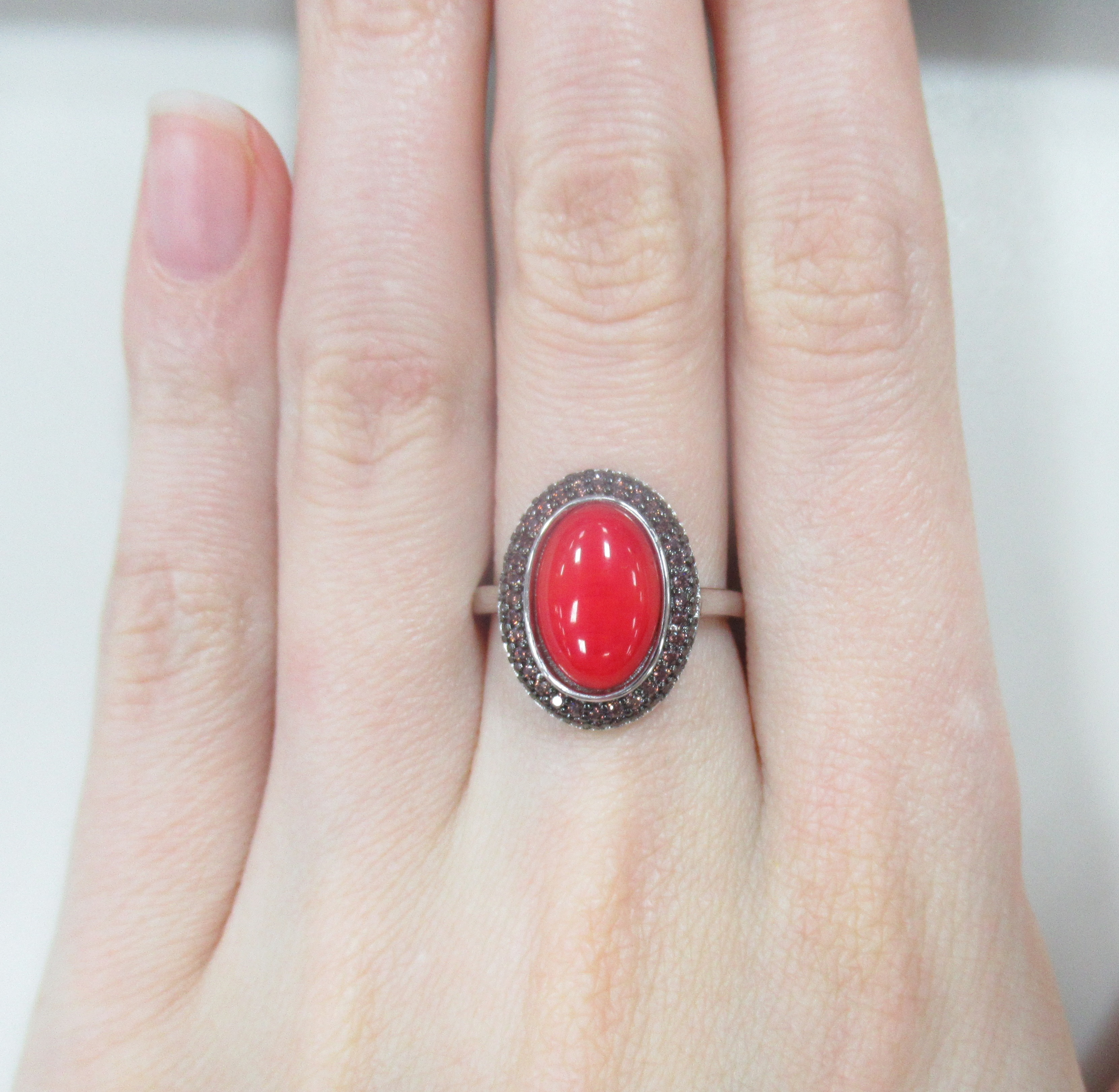Серебряное кольцо с кораллом